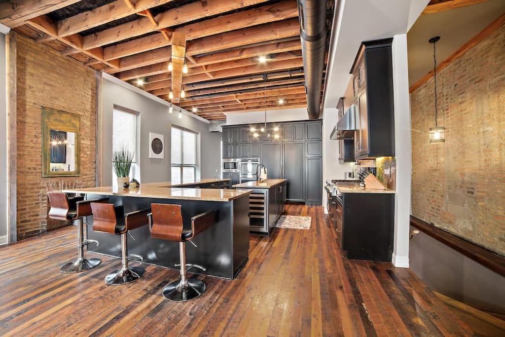 Chicago Mid-Century Gem Steps From United Center Villa Екстериор снимка
