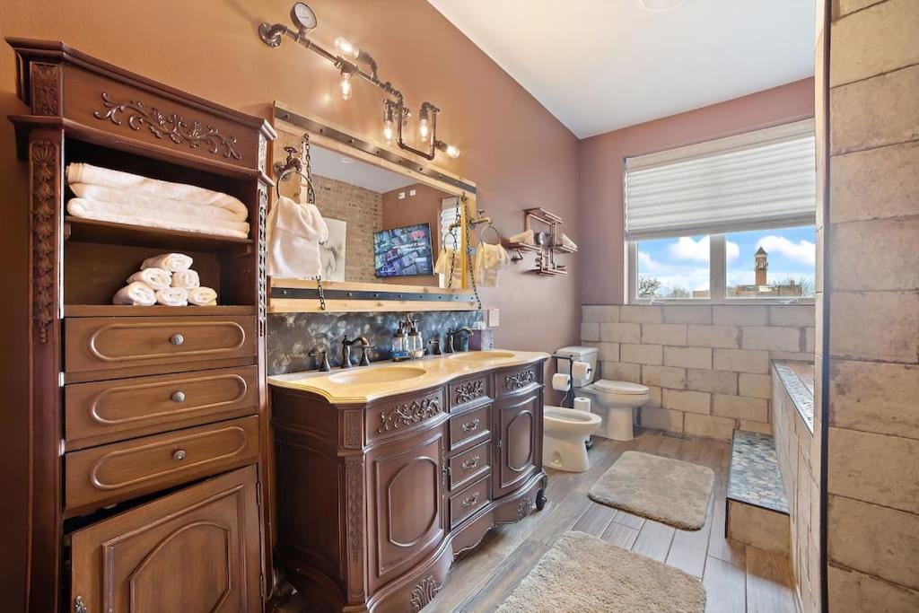 Chicago Mid-Century Gem Steps From United Center Villa Екстериор снимка