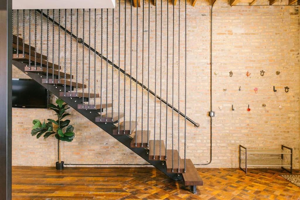 Chicago Mid-Century Gem Steps From United Center Villa Екстериор снимка
